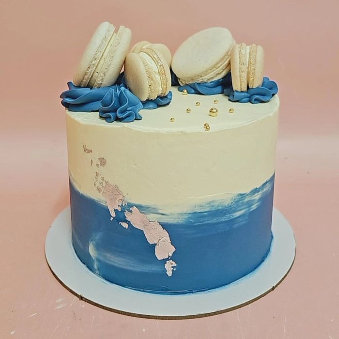 Create Your Own Watercolour Cake - Image 3